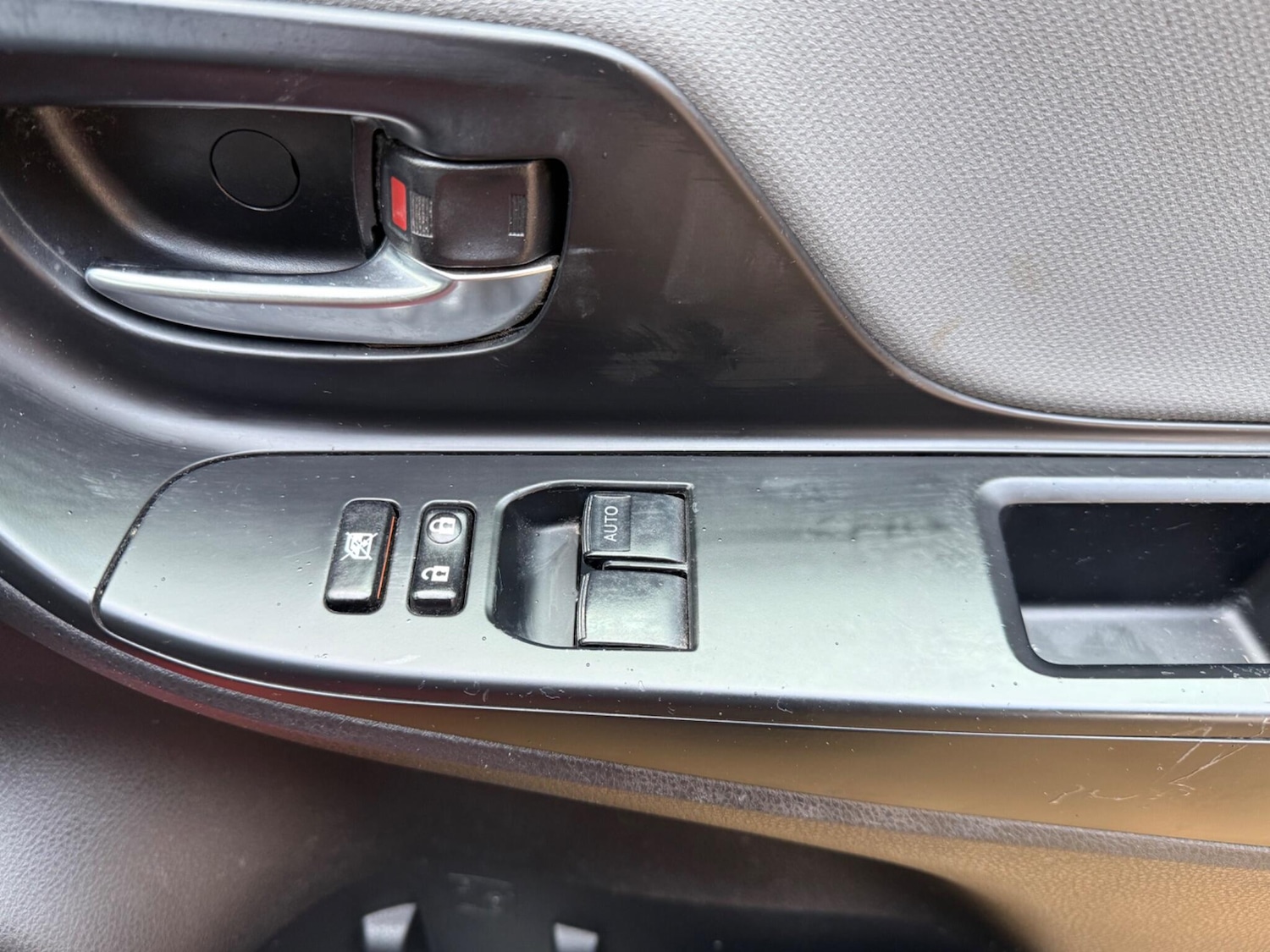 Used Toyota Yaris 2016 for sale - 76850350: Photo 27