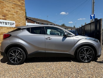 Used Toyota C-HR 2018 for sale - 79387526: Photo