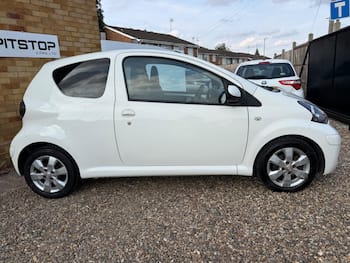 Used Toyota AYGO 2011 for sale - 79646204: Photo
