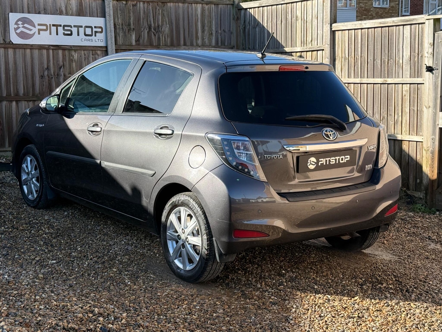 Used Toyota Yaris 2013 for sale - 77376597: Photo 2