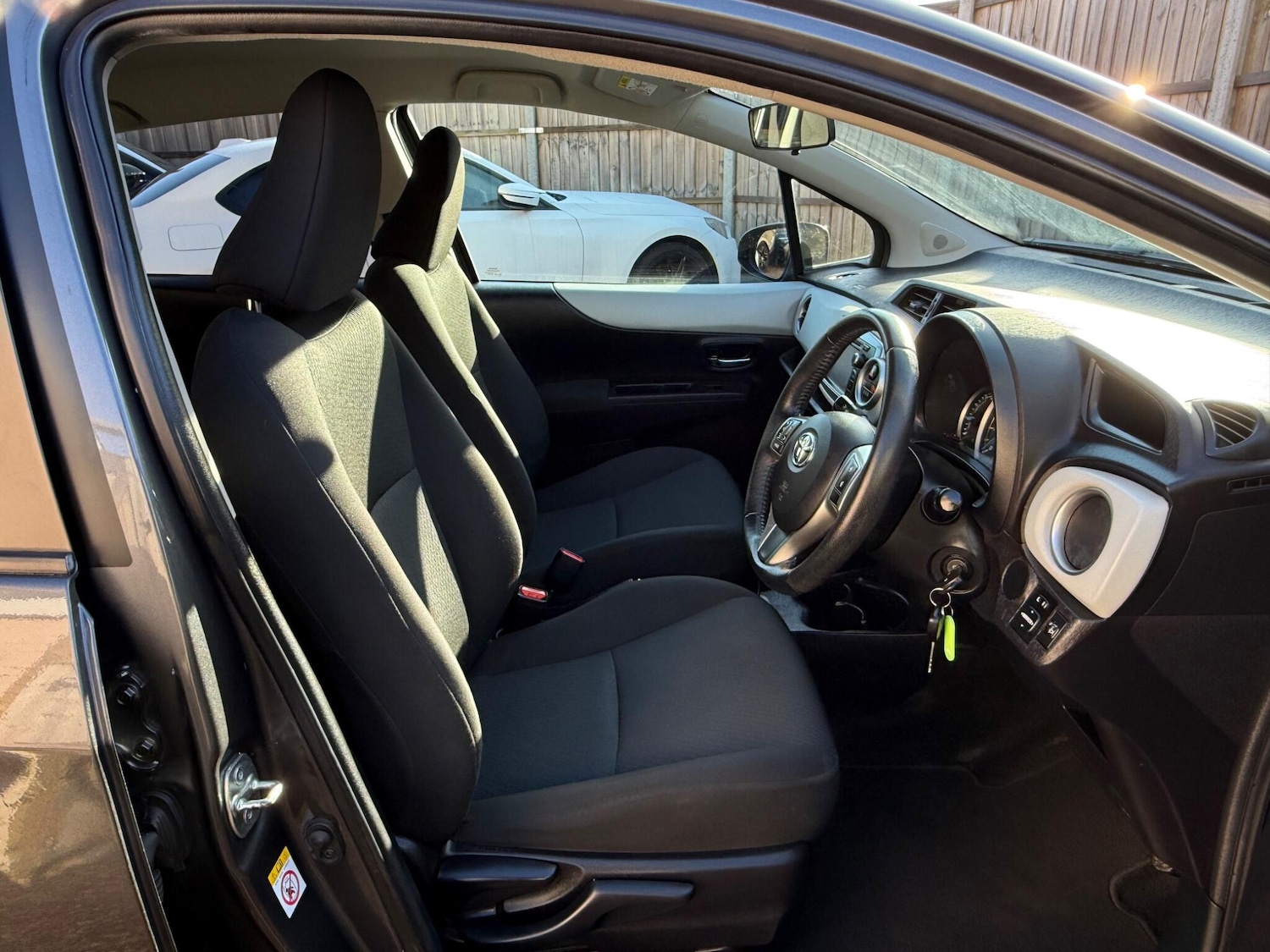 Used Toyota Yaris 2013 for sale - 77376597: Photo 21