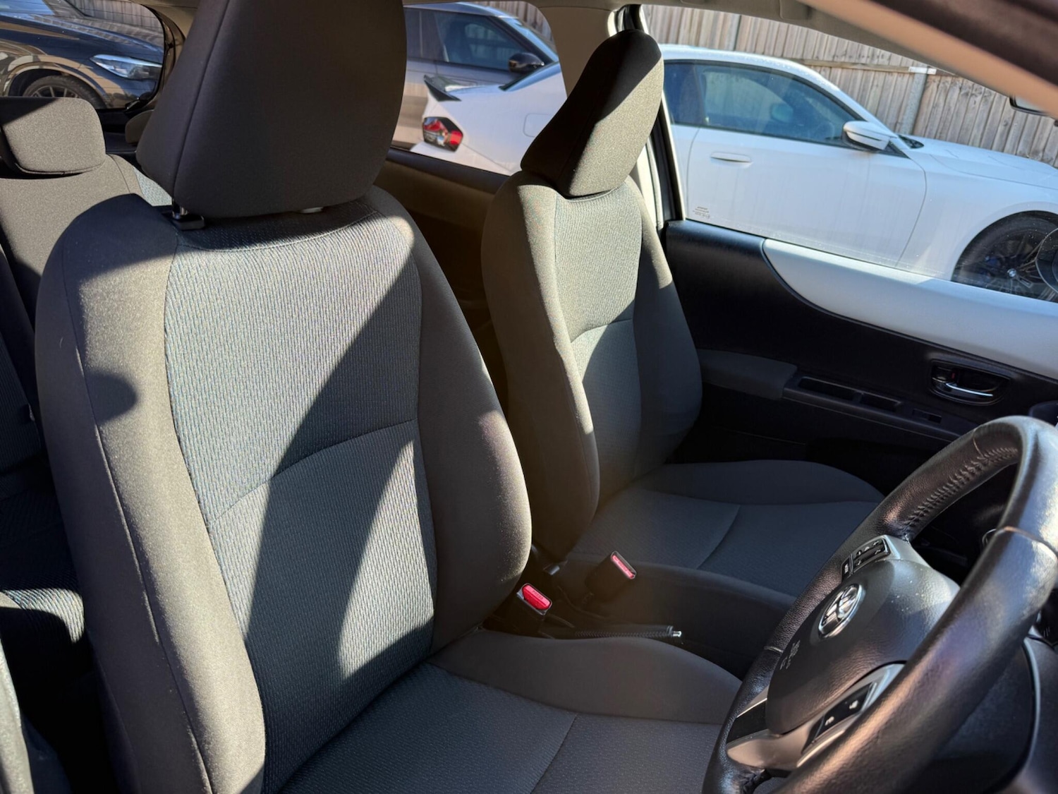 Used Toyota Yaris 2013 for sale - 77376597: Photo 25