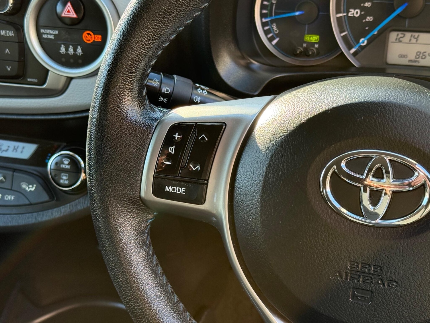 Used Toyota Yaris 2013 for sale - 77376597: Photo 28