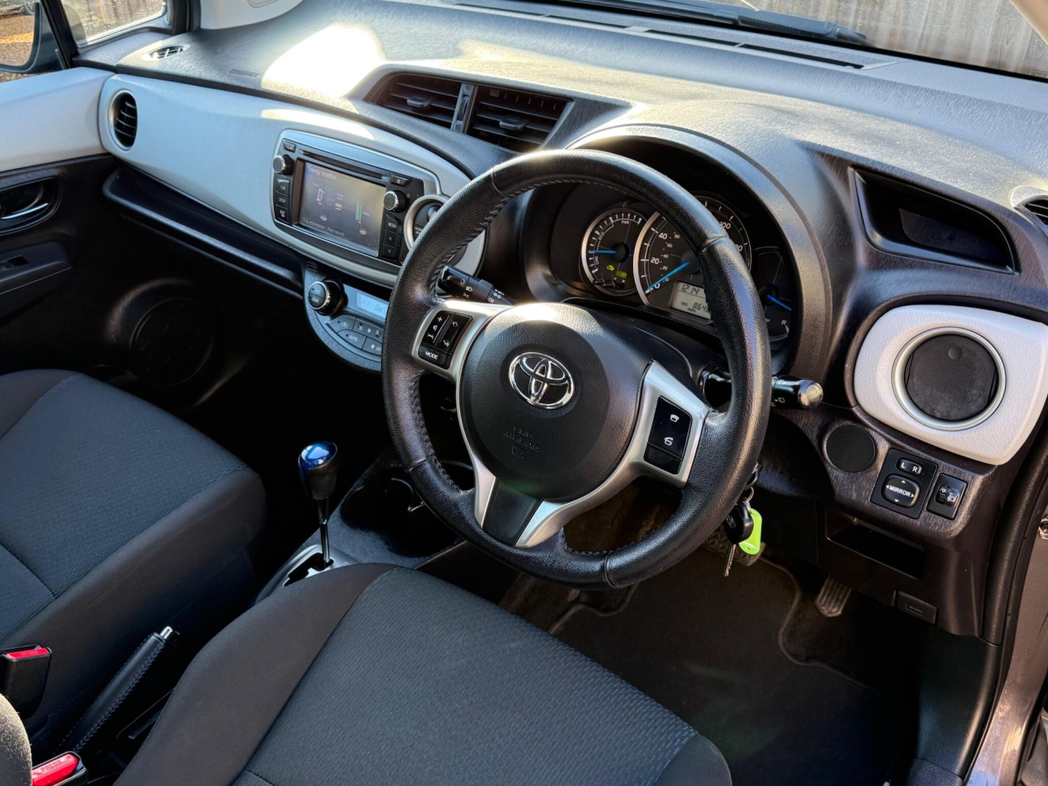 Used Toyota Yaris 2013 for sale - 77376597: Photo 31