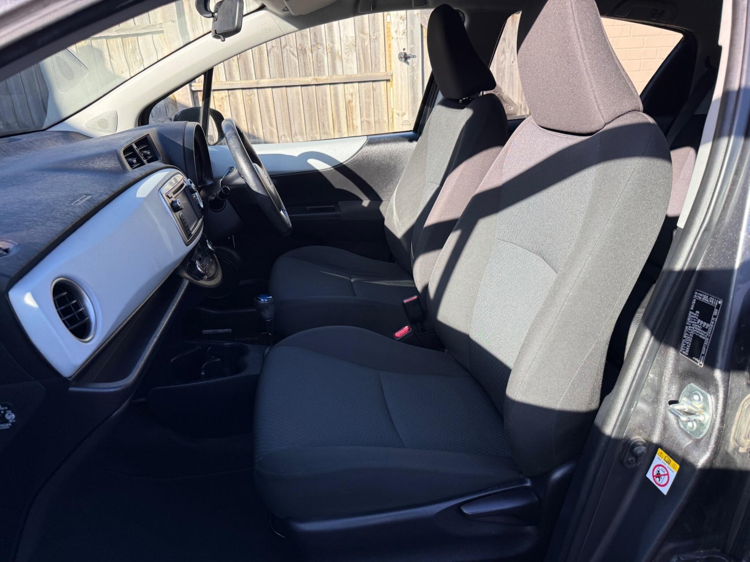 Used Toyota Yaris 2013 for sale - 77376597: Photo 37