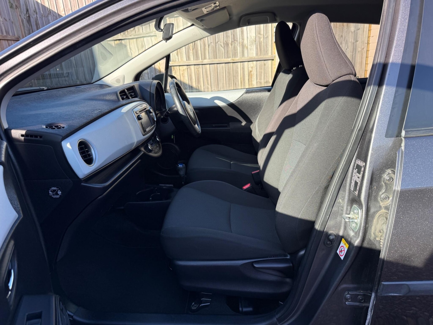 Used Toyota Yaris 2013 for sale - 77376597: Photo 38