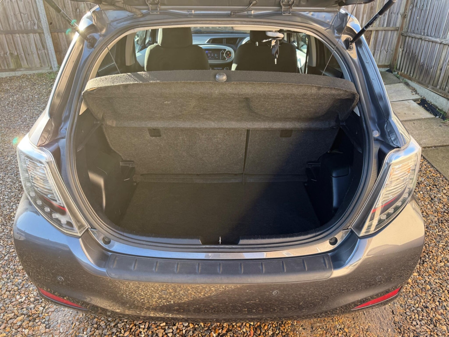 Used Toyota Yaris 2013 for sale - 77376597: Photo 40