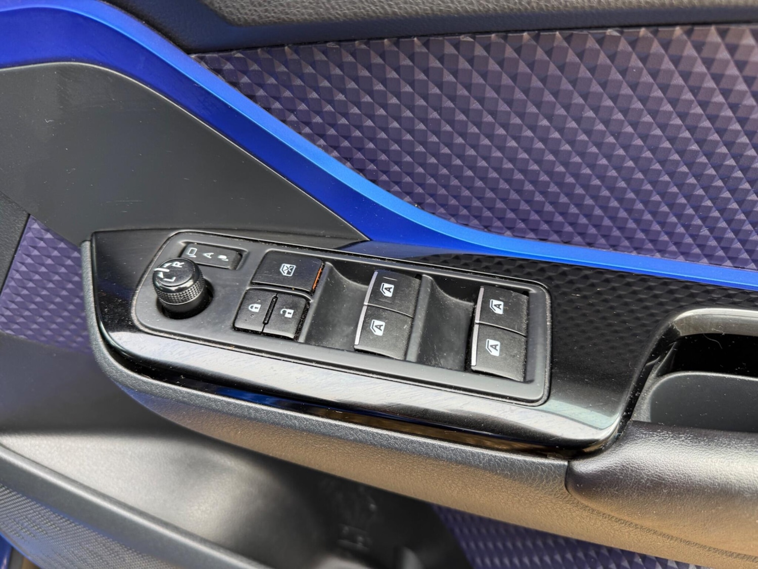 Used Toyota C-HR 2018 for sale - 77853727: Photo 27