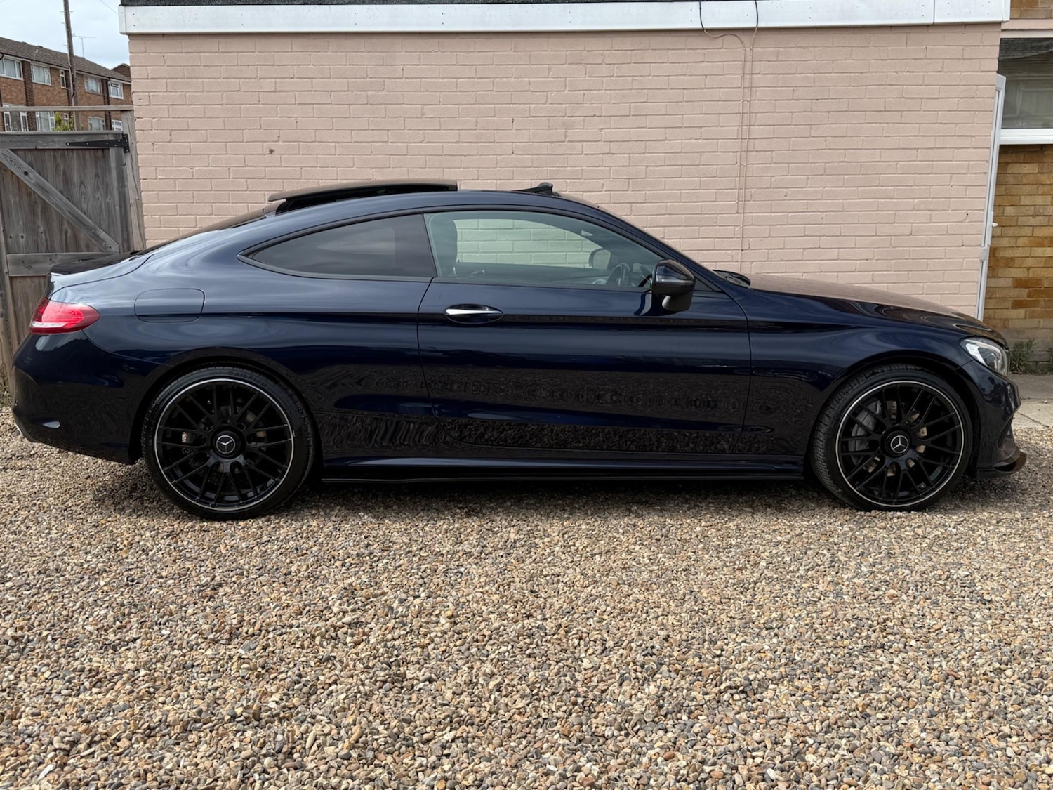 Used Mercedes-Benz C Class 2017 for sale - 76942717: Photo 2