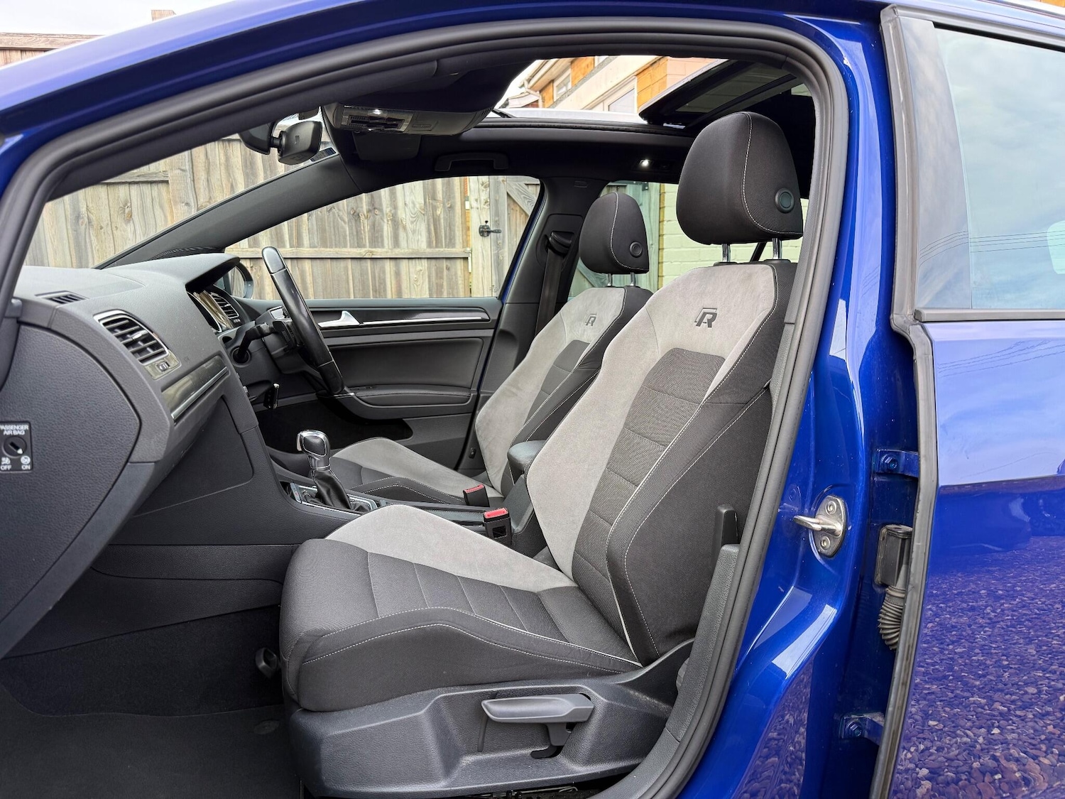 Used Volkswagen Golf 2017 for sale - 77119940: Photo 31