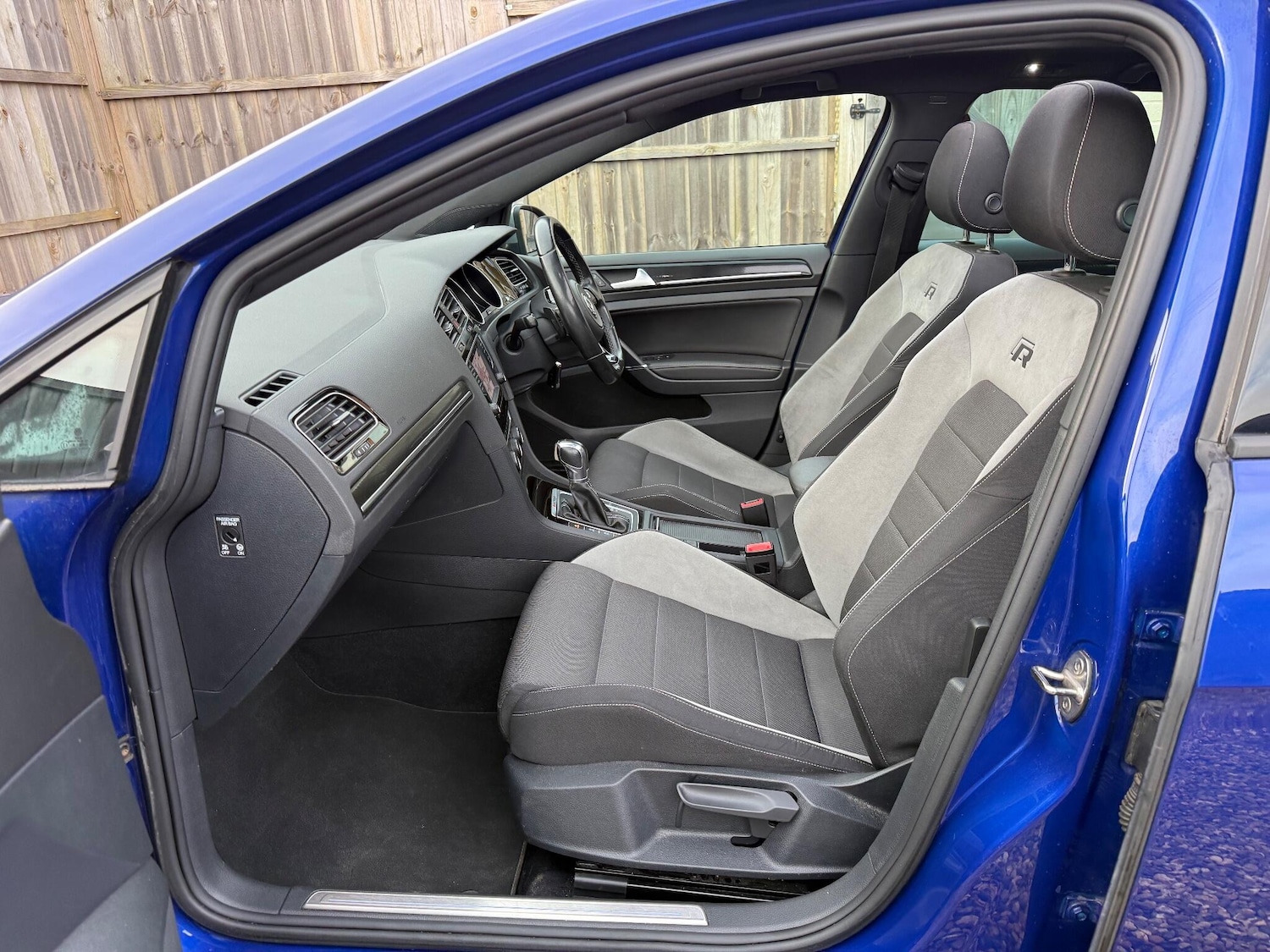 Used Volkswagen Golf 2017 for sale - 77119940: Photo 32