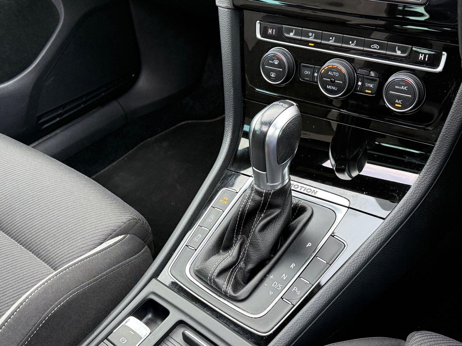 Used Volkswagen Golf 2017 for sale - 77119940: Photo 43