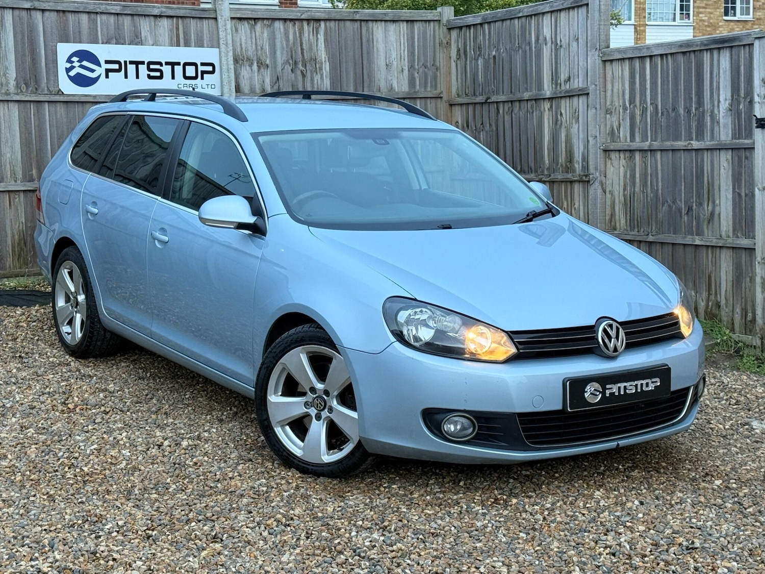 Used Volkswagen Golf 2010 for sale - 76839841: Photo 1