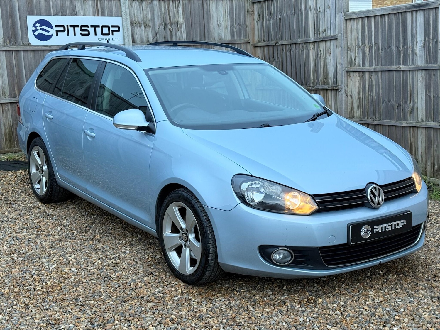 Used Volkswagen Golf 2010 for sale - 76839841: Photo 3