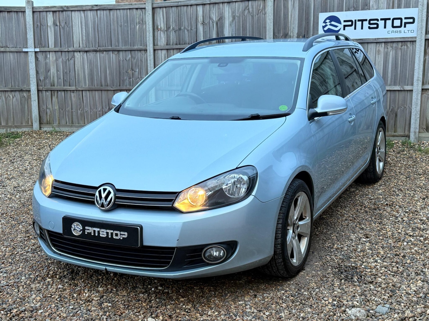 Used Volkswagen Golf 2010 for sale - 76839841: Photo 5