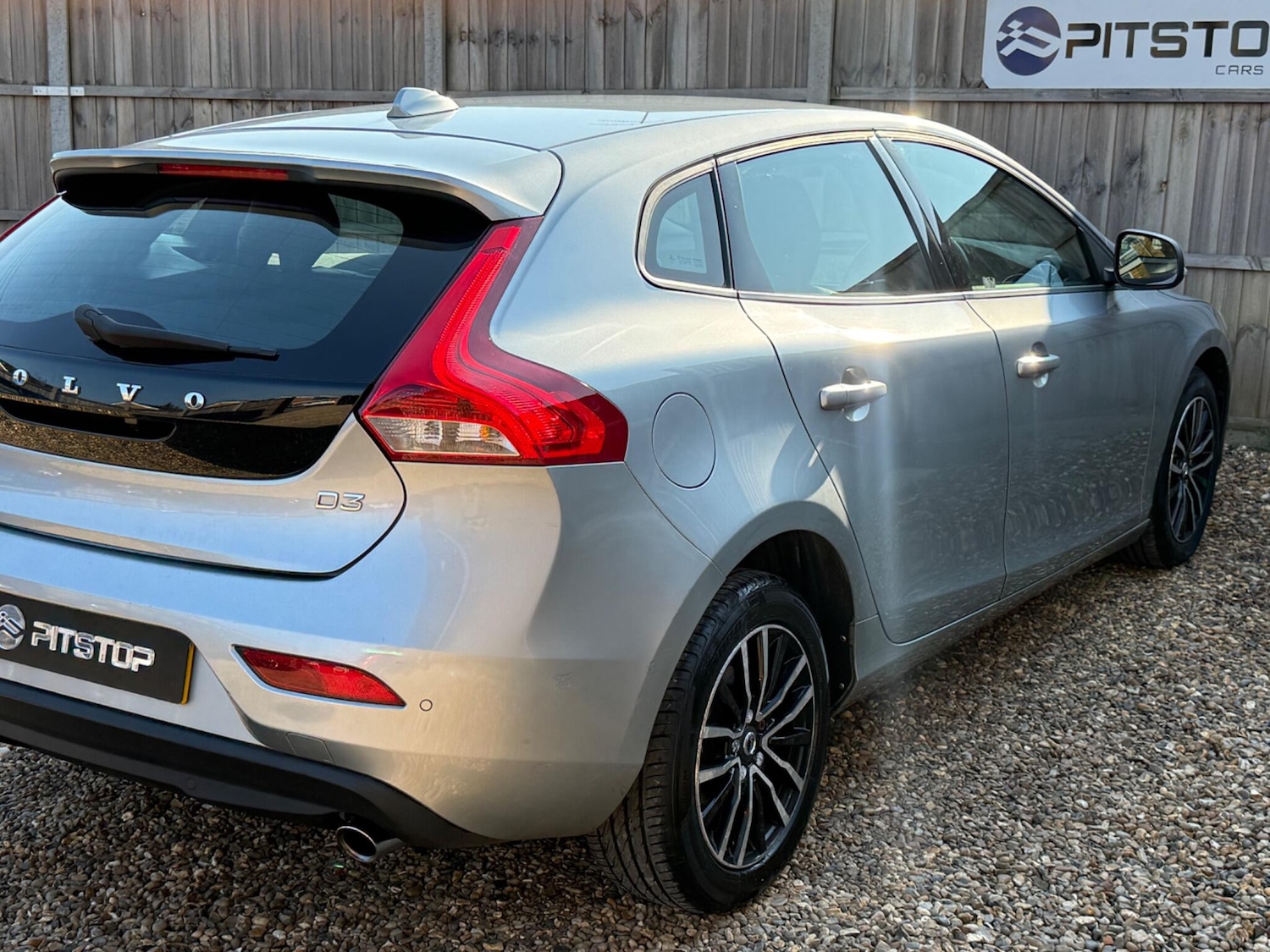 Used Volvo V40 2016 for sale - 77970541: Photo 11