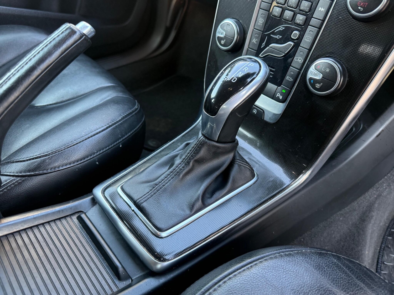 Used Volvo V40 2016 for sale - 77970541: Photo 24