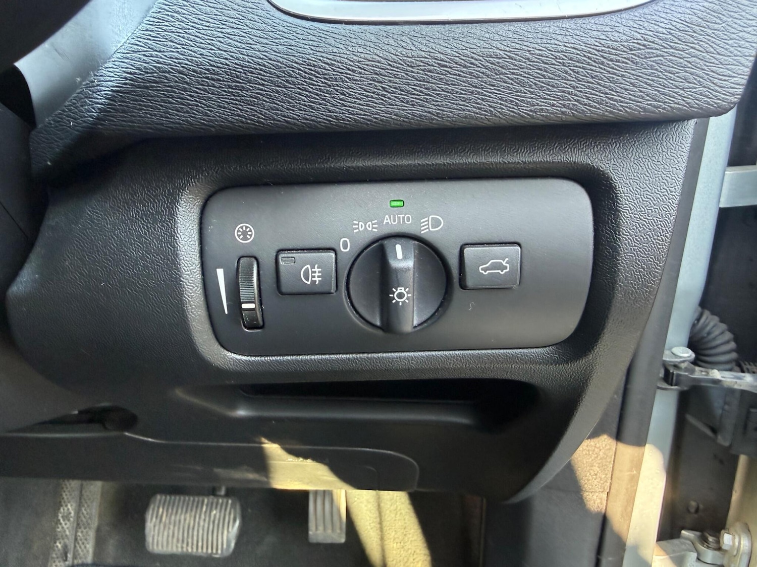 Used Volvo V40 2016 for sale - 77970541: Photo 25