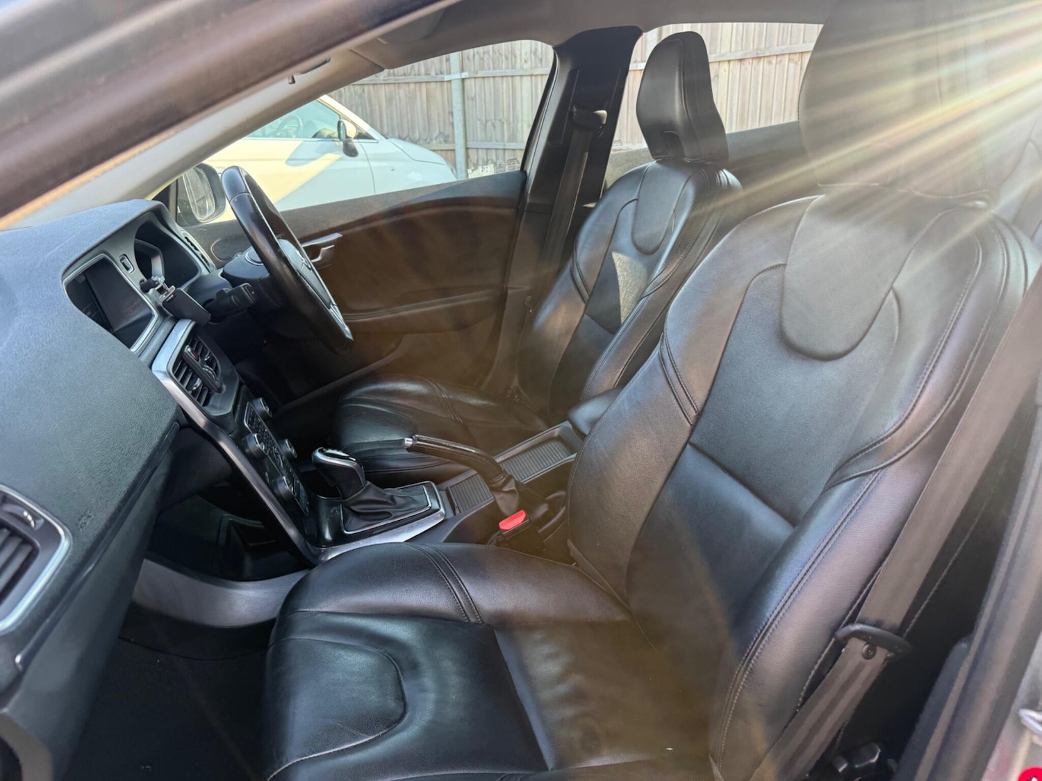 Used Volvo V40 2016 for sale - 77970541: Photo 33