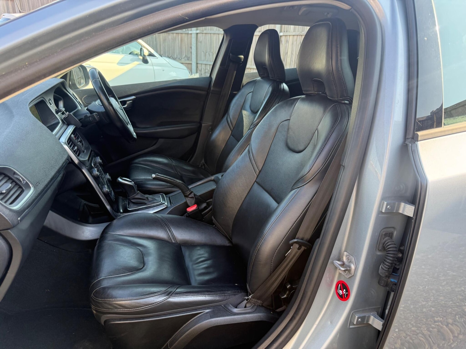 Used Volvo V40 2016 for sale - 77970541: Photo 35