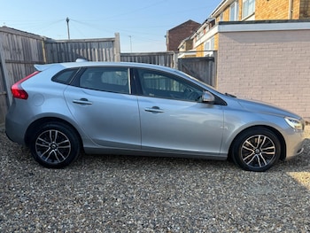 Used Volvo V40 2016 for sale - 77970541: Photo