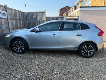 Used Volvo V40 2016 for sale - 77970541: Photo