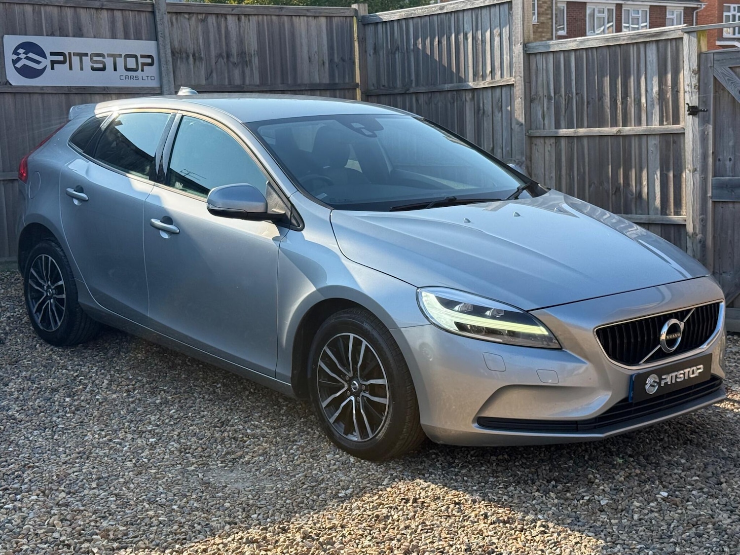 Used Volvo V40 2016 for sale - 77970541: Photo 5