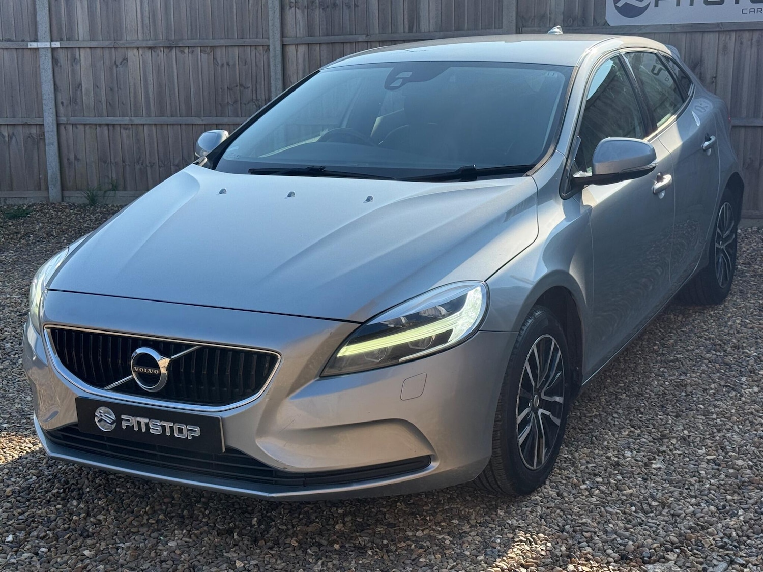 Used Volvo V40 2016 for sale - 77970541: Photo 8