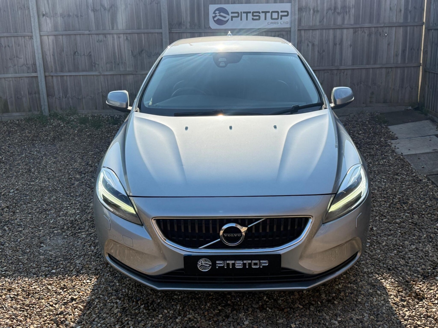 Used Volvo V40 2016 for sale - 77970541: Photo 9