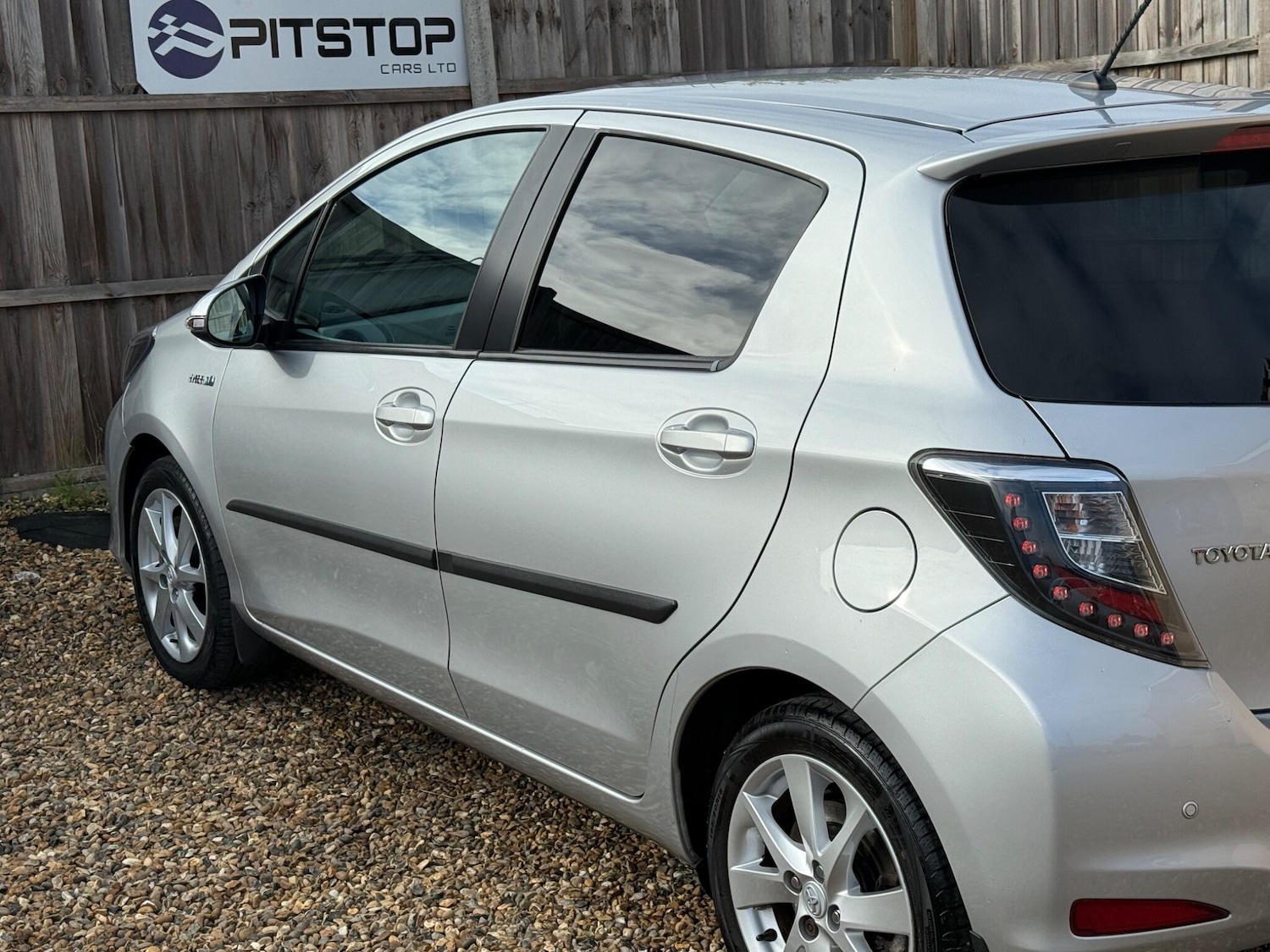 Used Toyota Yaris 2012 for sale - 76781131: Photo 11