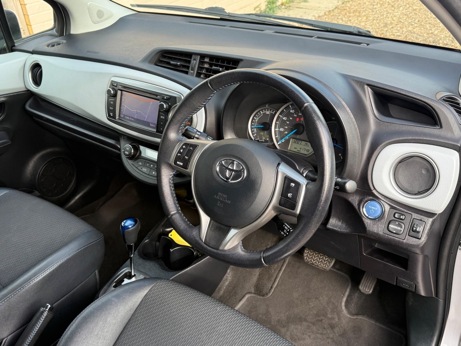 Used Toyota Yaris 2012 for sale - 76781131: Photo 24