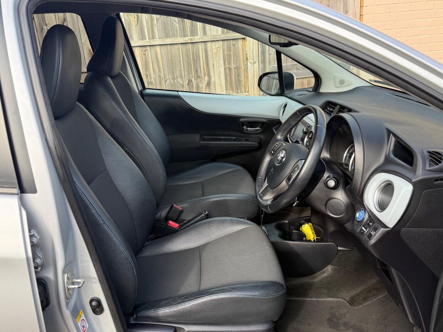 Used Toyota Yaris 2012 for sale - 76781131: Photo 30