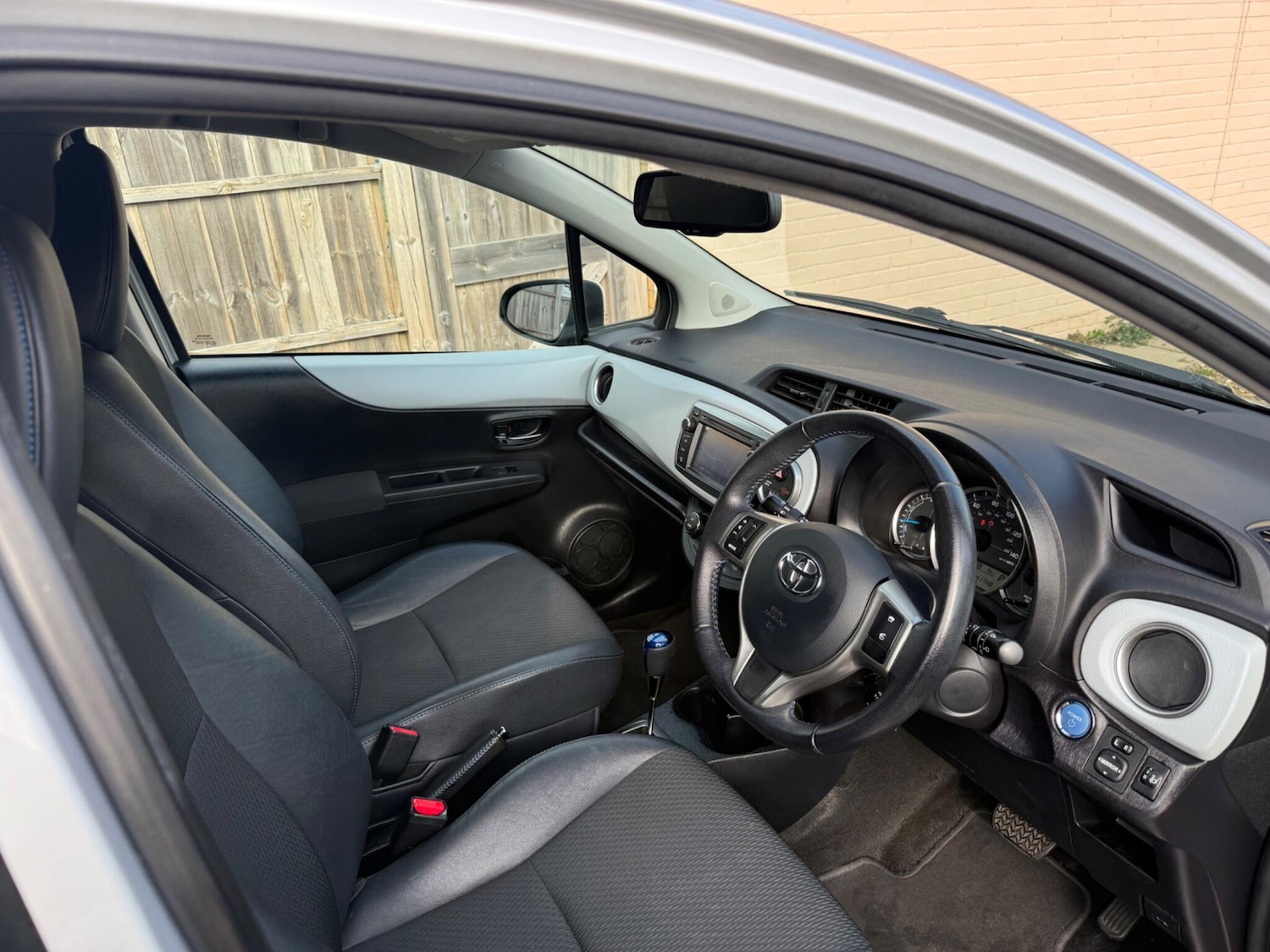 Used Toyota Yaris 2012 for sale - 76781131: Photo 33