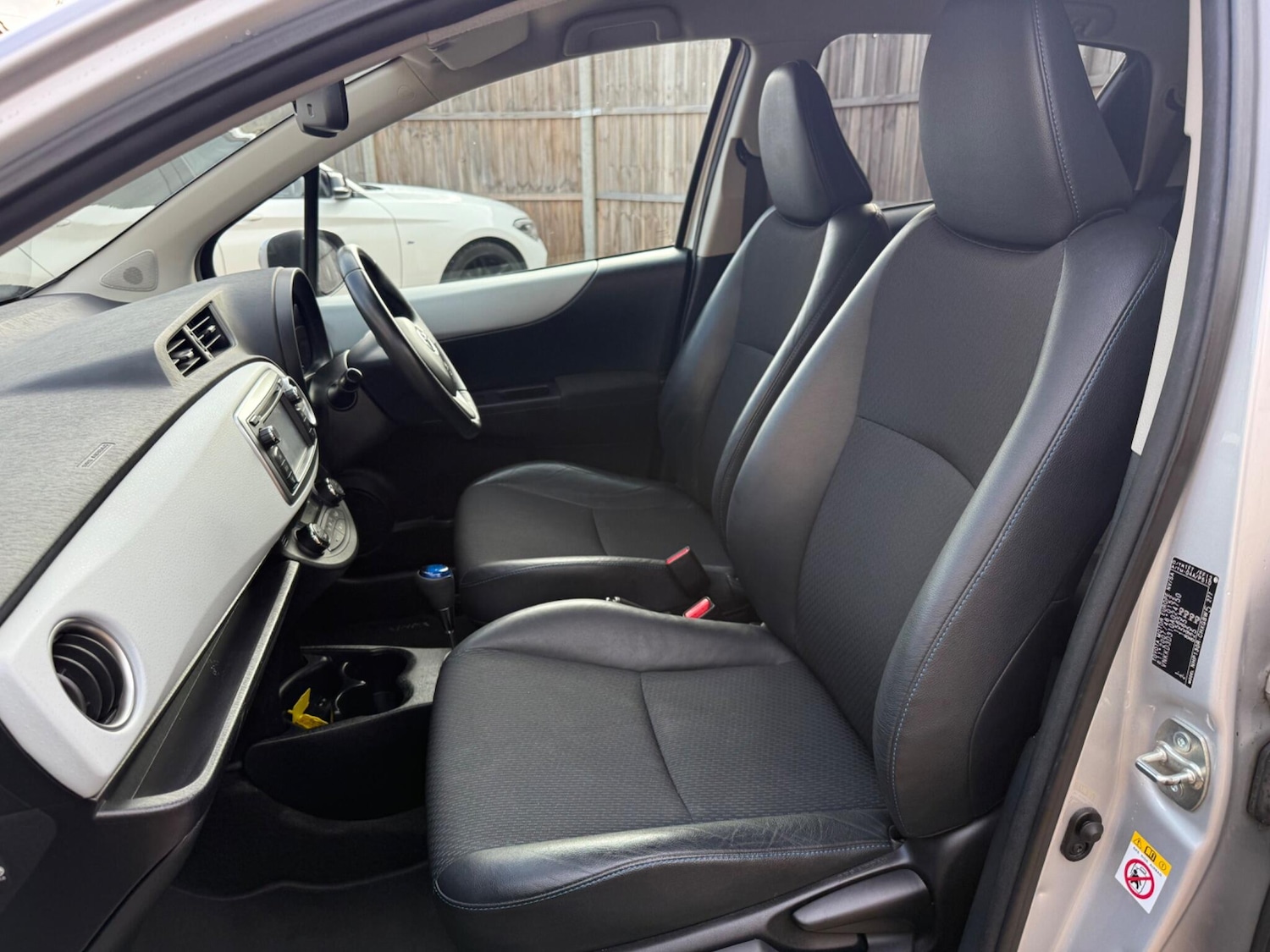 Used Toyota Yaris 2012 for sale - 76781131: Photo 37