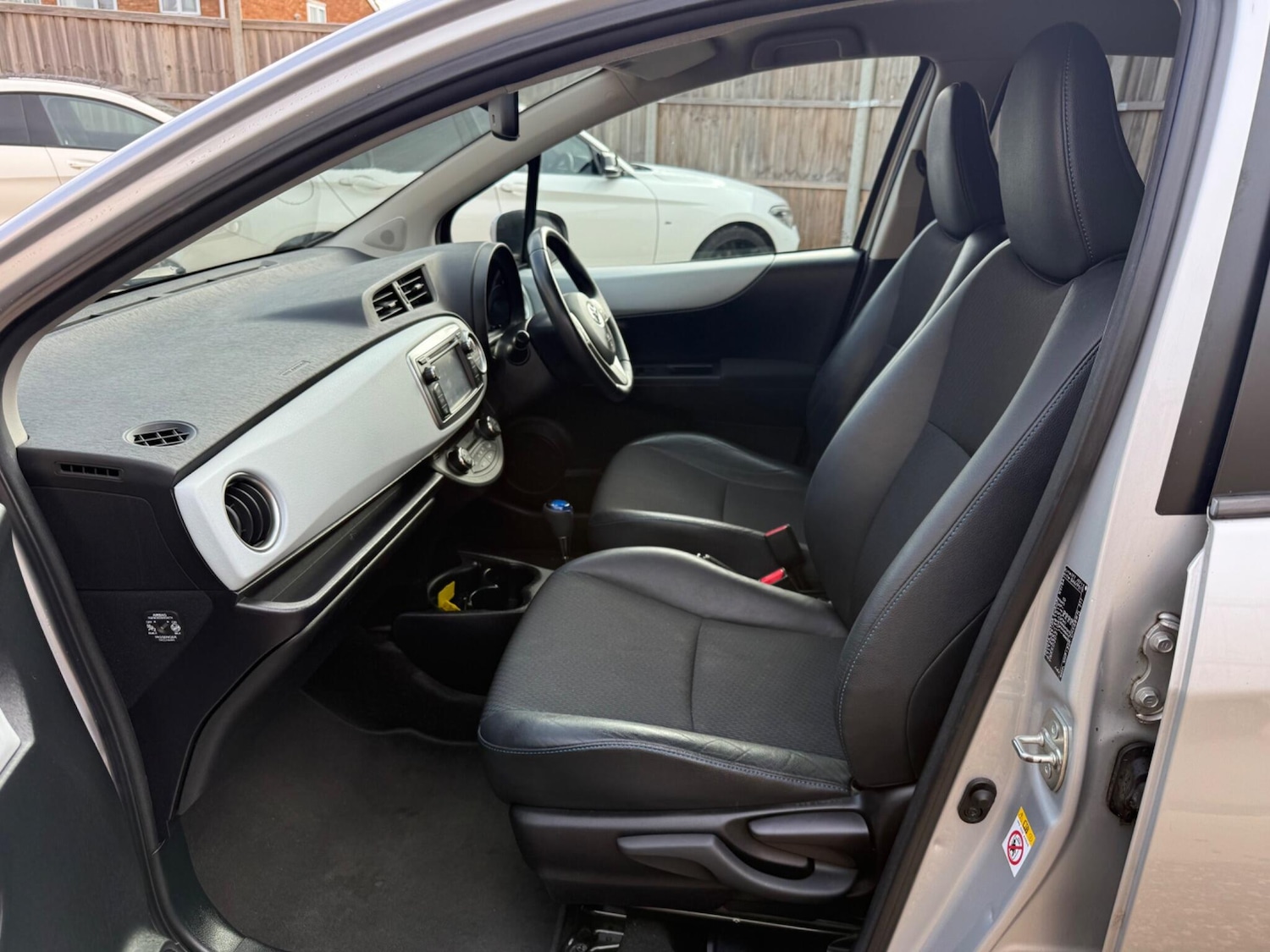 Used Toyota Yaris 2012 for sale - 76781131: Photo 38