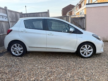 Used Toyota Yaris 2015 for sale - 79169659: Photo