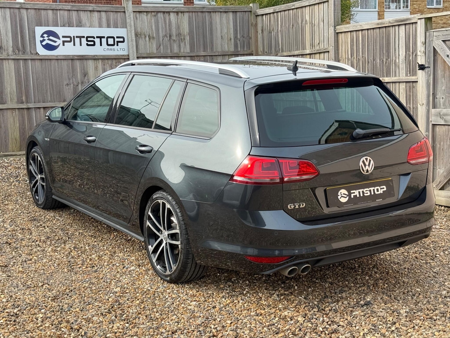 Used Volkswagen Golf 2016 for sale - 77585923: Photo 2