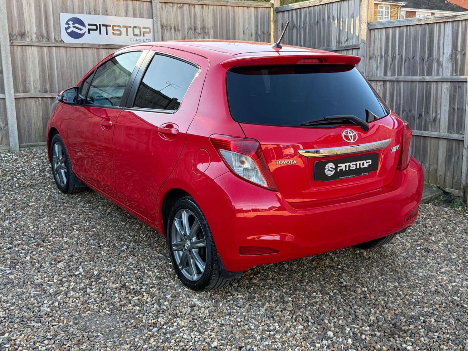 Used Toyota Yaris 2012 for sale - 77722613: Photo 2