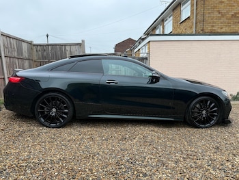 Used Mercedes-Benz E Class 2017 for sale - 77040544: Photo