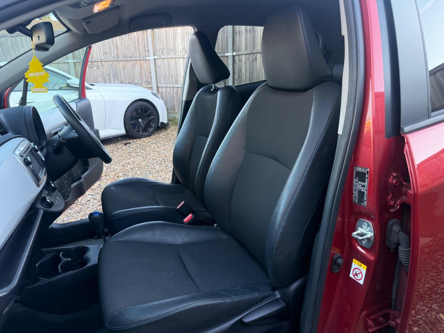 Used Toyota Yaris 2014 for sale - 77724097: Photo 32