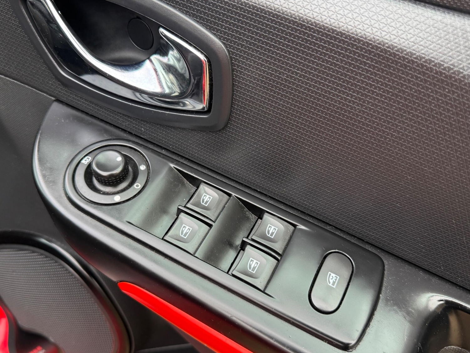 Used Renault Clio for sale - 77853773: Photo 24