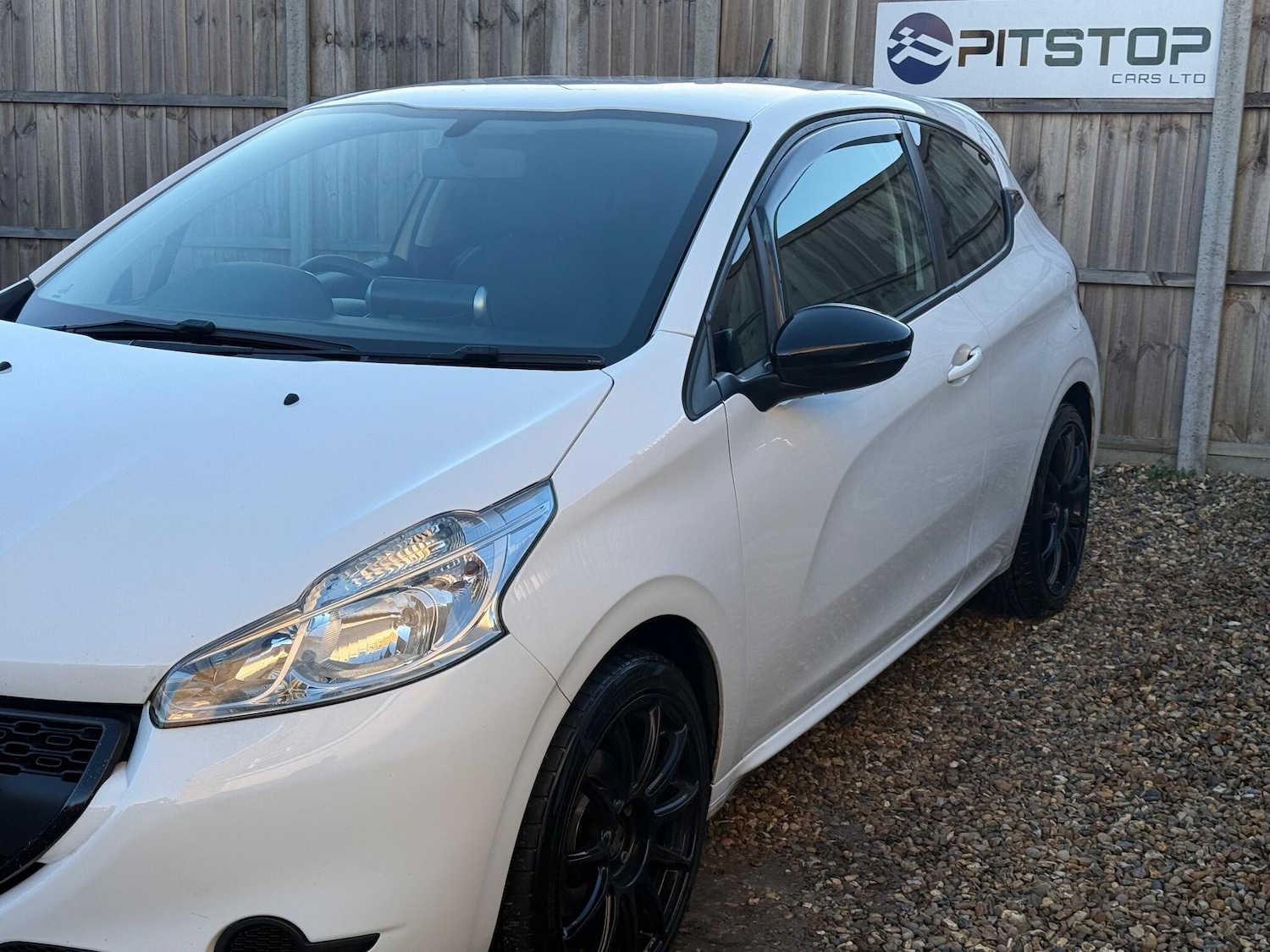 Used Peugeot 208 2015 for sale - 77131544: Photo 11
