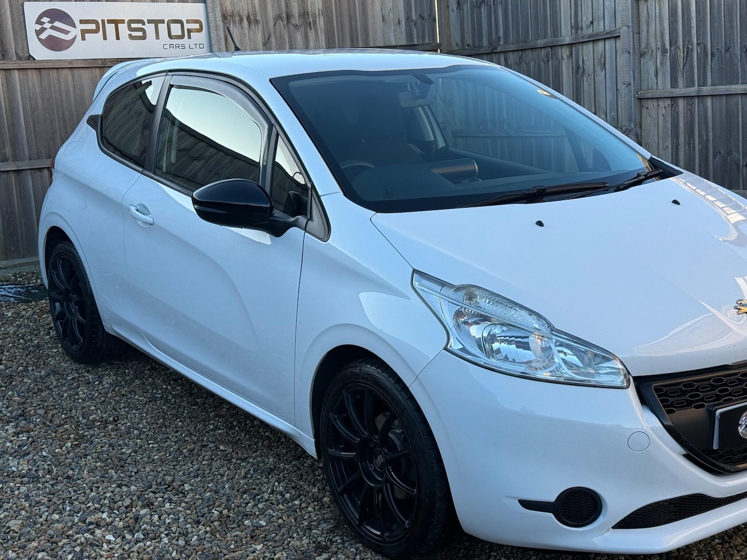 Used Peugeot 208 2015 for sale - 77131544: Photo 12