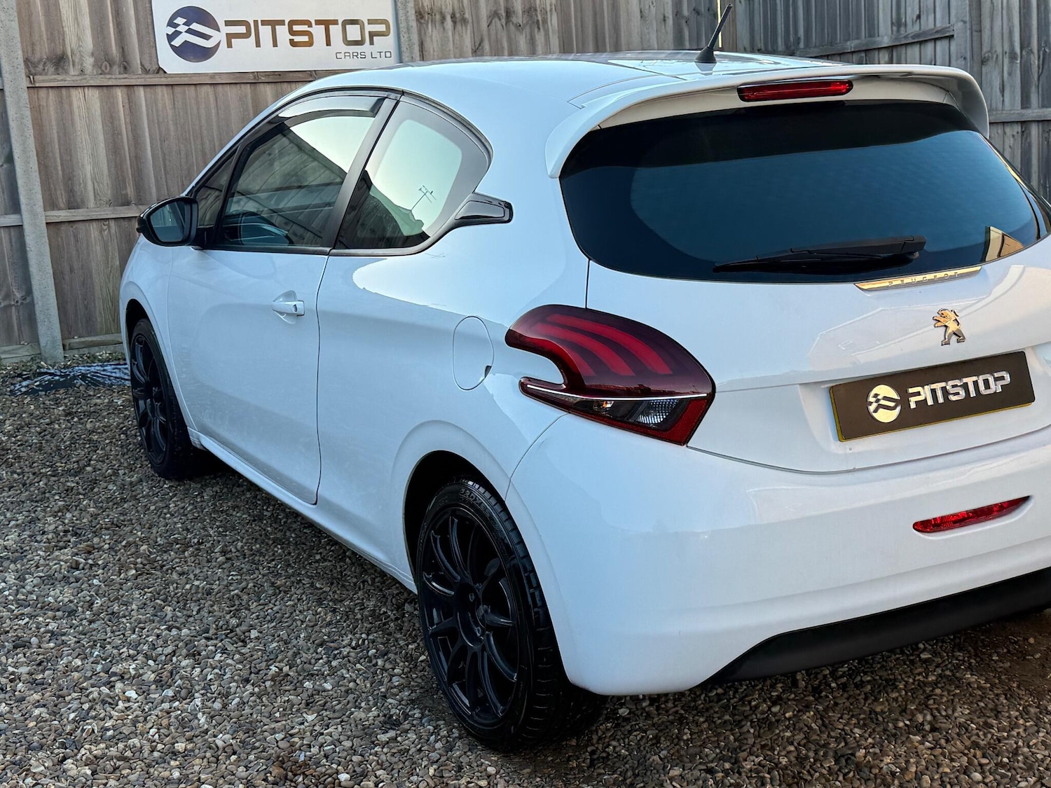 Used Peugeot 208 2015 for sale - 77131544: Photo 14