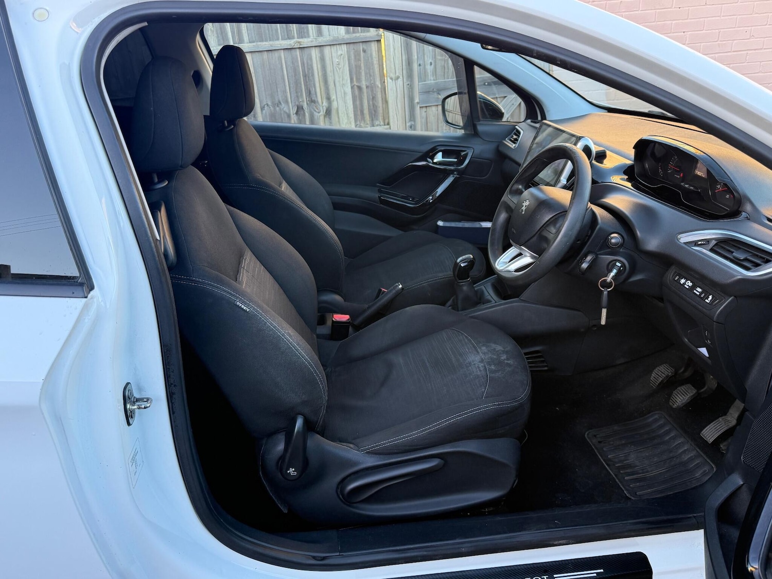 Used Peugeot 208 2015 for sale - 77131544: Photo 21