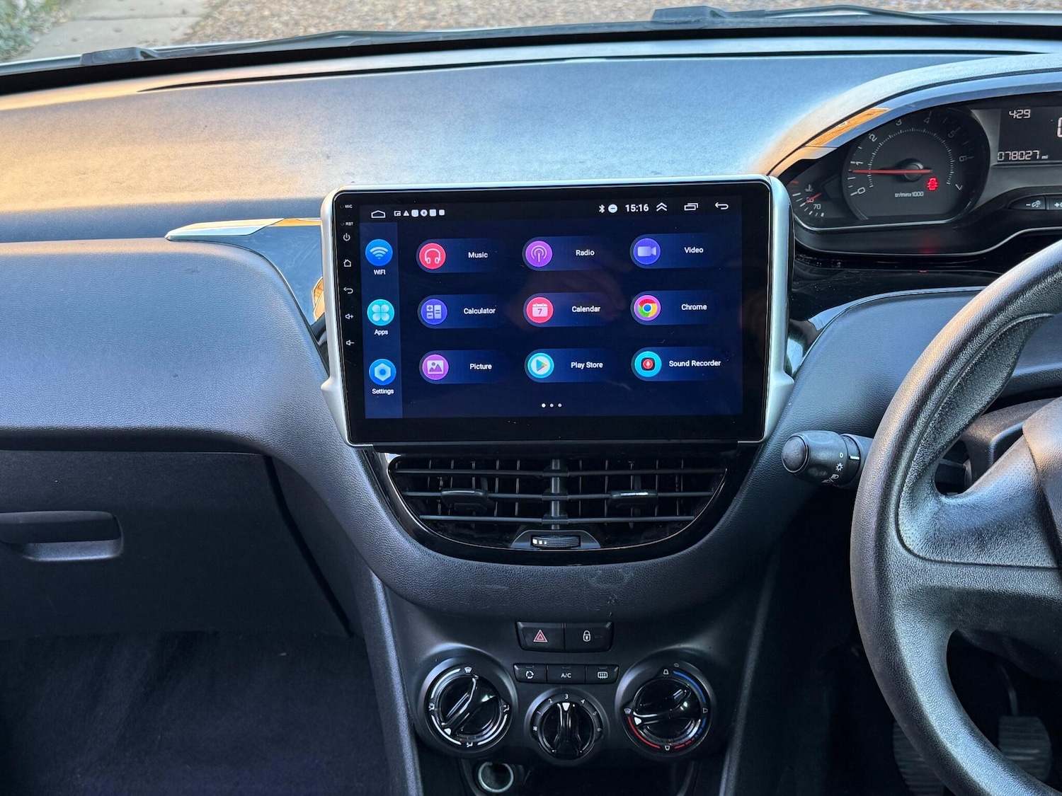 Used Peugeot 208 2015 for sale - 77131544: Photo 25