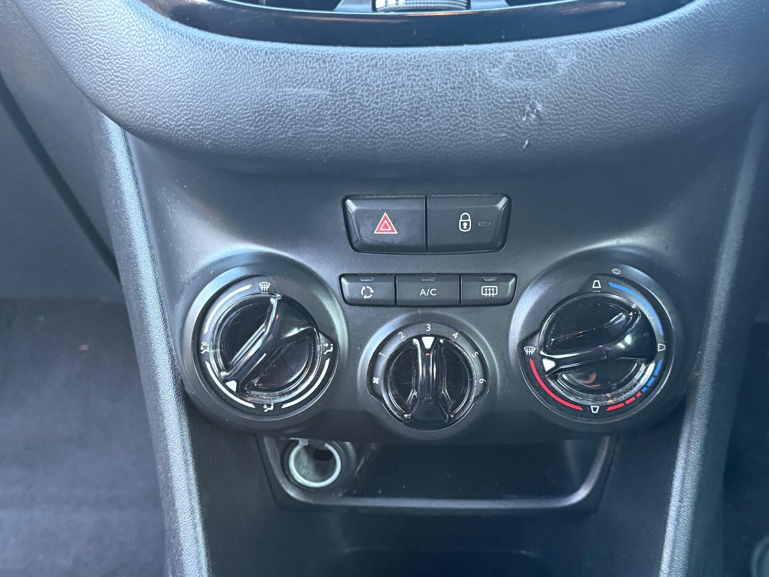 Used Peugeot 208 2015 for sale - 77131544: Photo 27