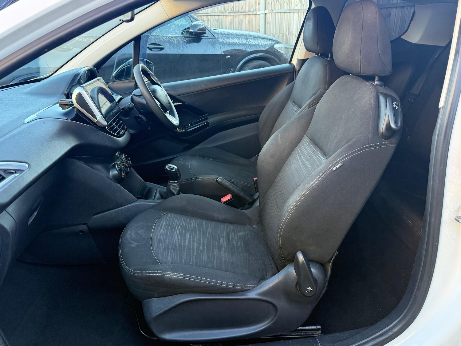 Used Peugeot 208 2015 for sale - 77131544: Photo 29