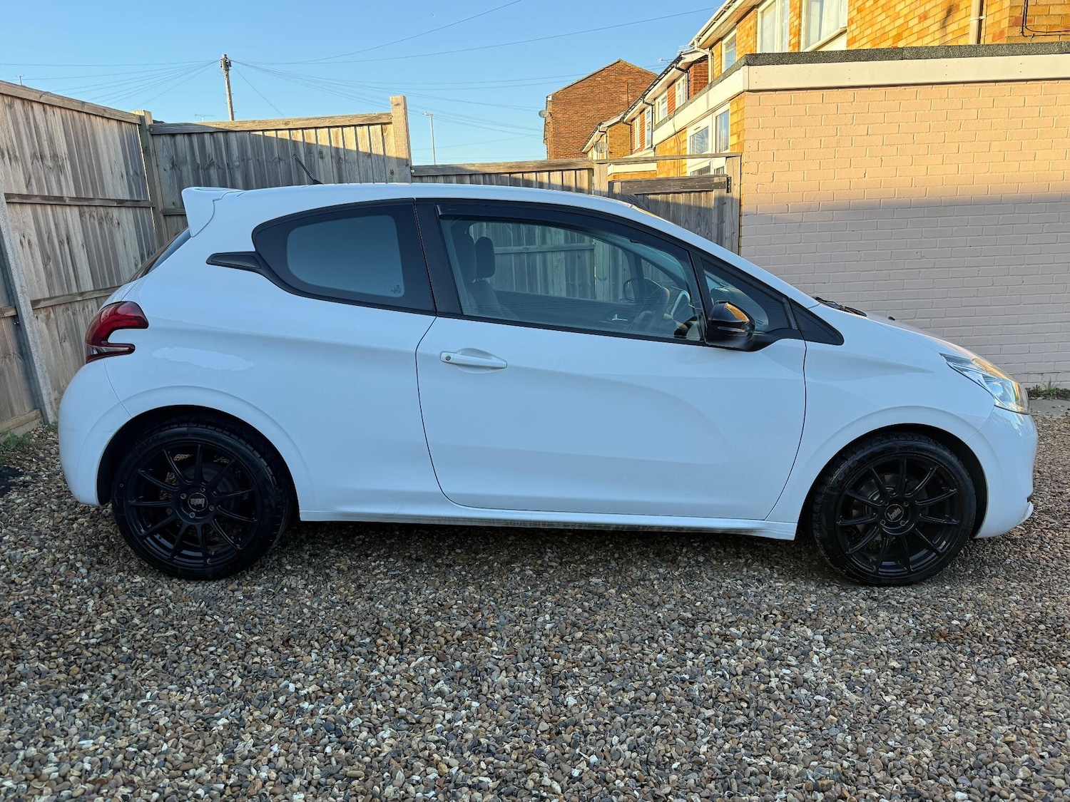 Used Peugeot 208 2015 for sale - 77131544: Photo 3