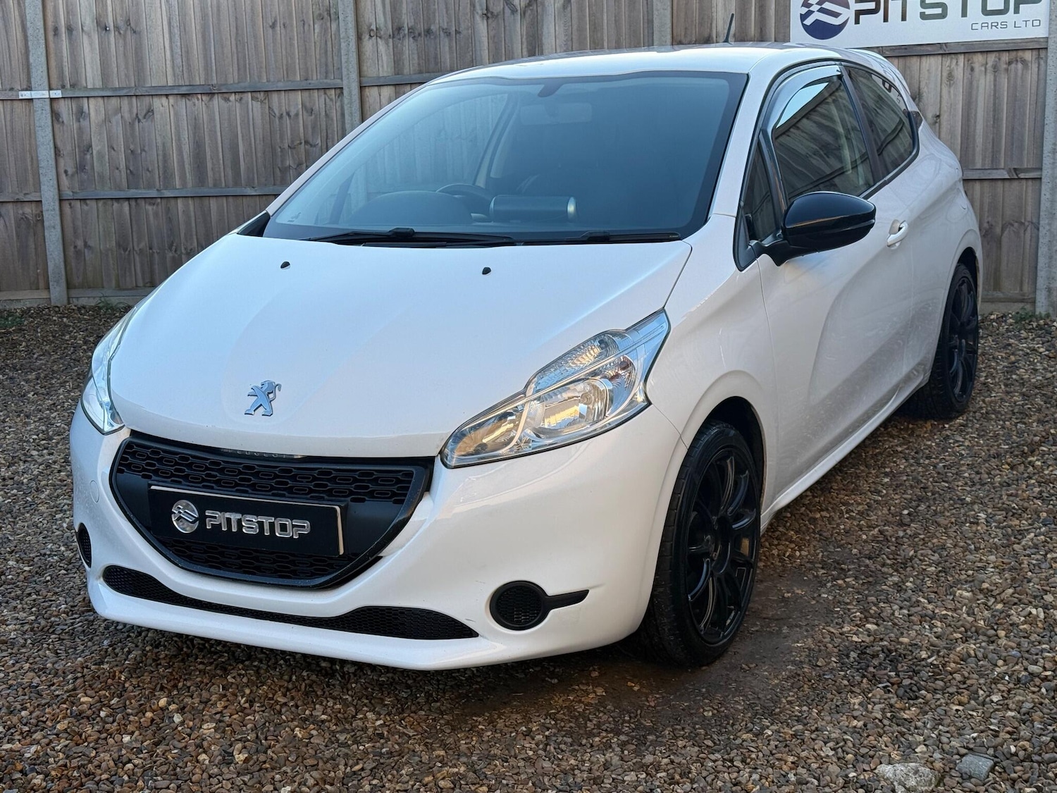 Used Peugeot 208 2015 for sale - 77131544: Photo 4